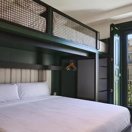 LATROUPE Prado Hostel-3